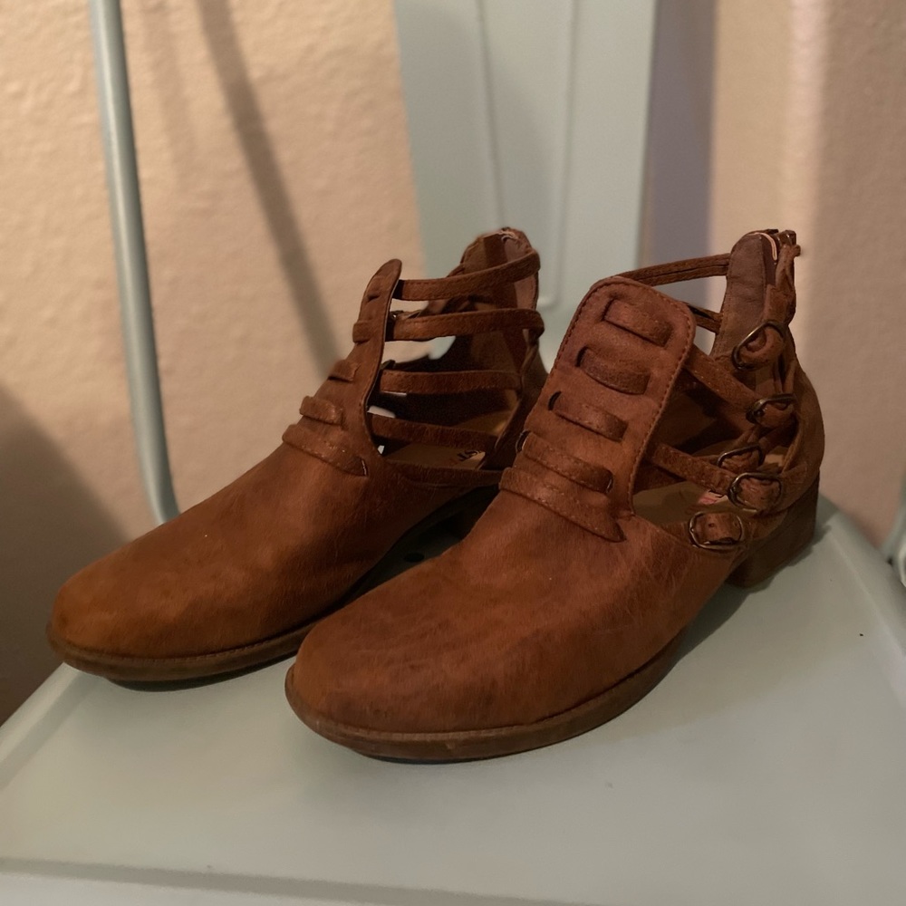 Brown suede JUST FAB boots